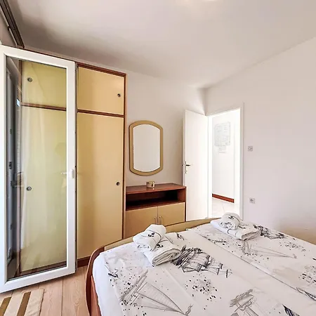 Apartman Dragica By Interhome *